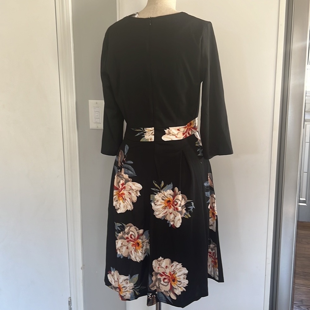 Dress - Picture 2 of 4